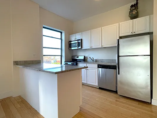 Rented by Bohemia Realty Group | media 12