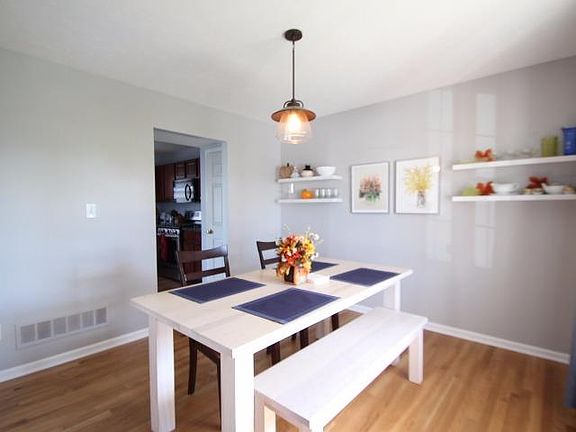 5th image of 214 Saint Regis Dr