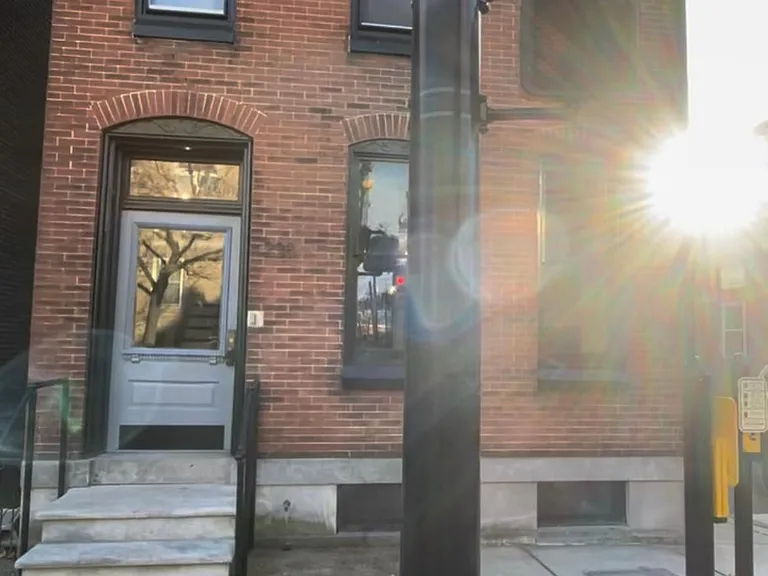 238 King St — Photo 2