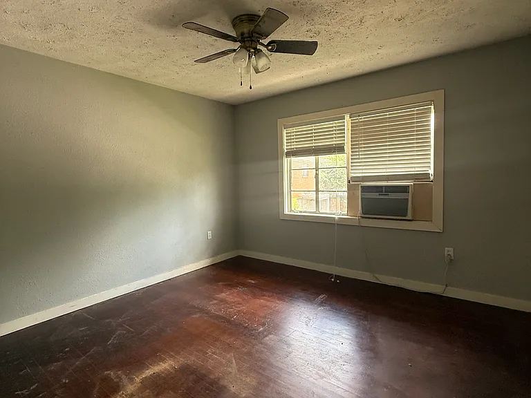 2105 S College Ave #7 — Photo 6