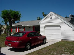 1447 SE Grapeland Ave, Port Saint Lucie, FL 34952