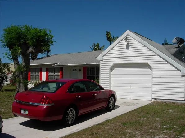 1447 SE Grapeland Ave, Port Saint Lucie, FL 34952