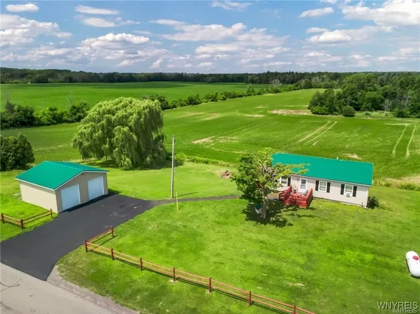 12775 Hemlock Ridge Rd, Medina, NY 14103