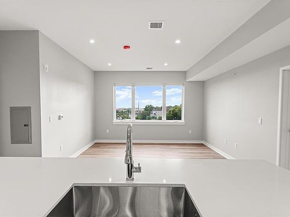 5th image of 475 Communipaw Ave #504