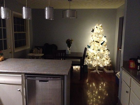 3rd image of 2460 Eastway Dr