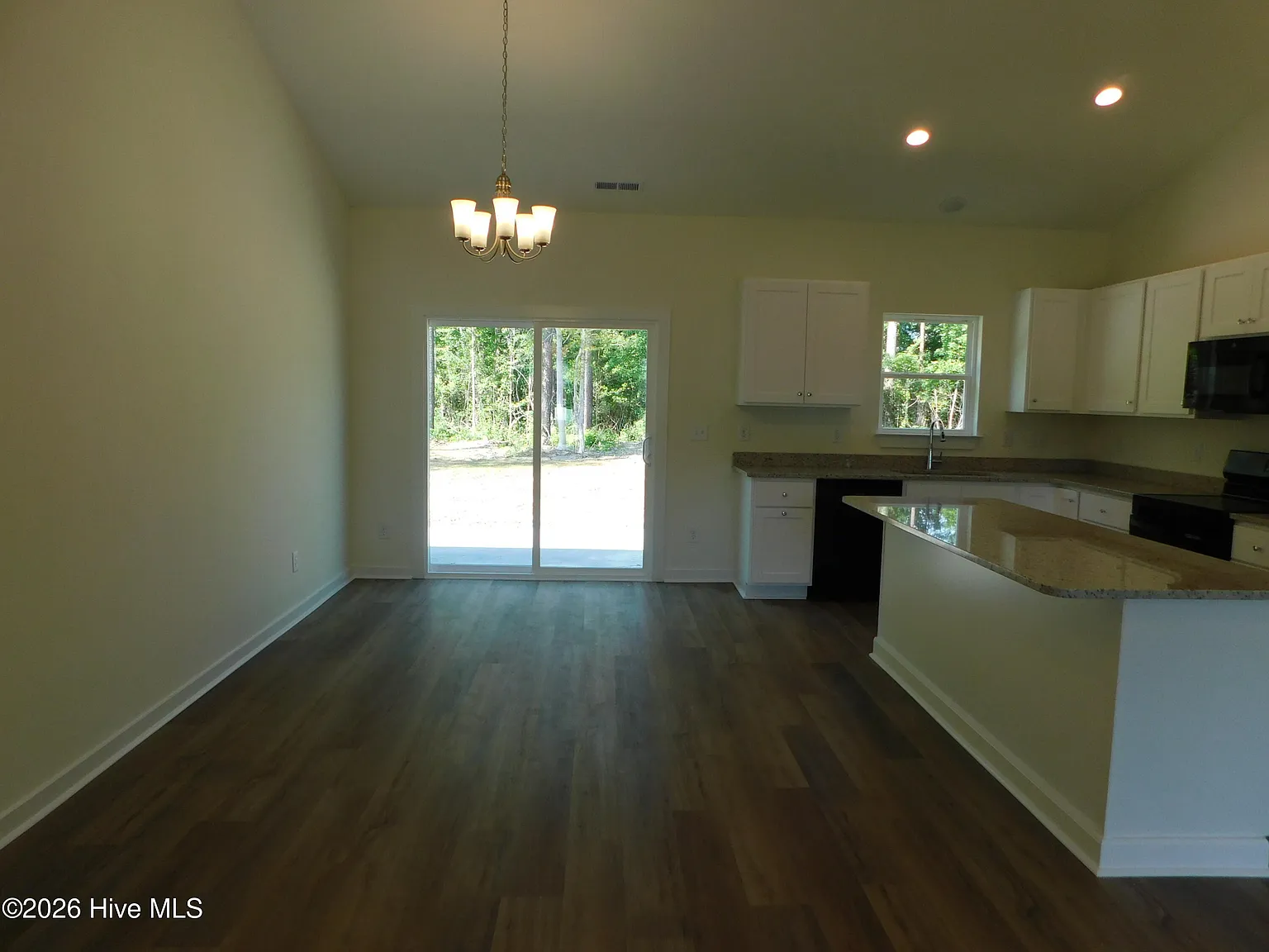 3 bed, 2.0 bath, $2,400 — Photo 4
