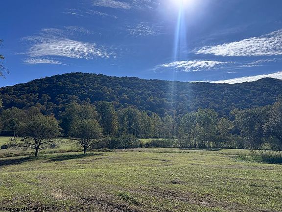3rd image of 1 Cravens Run Rd
