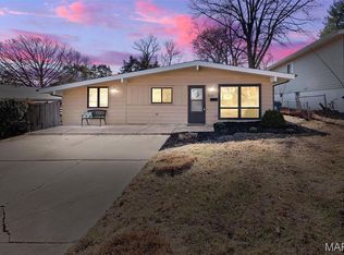 308 Saint Lawrence Dr, Ballwin, MO