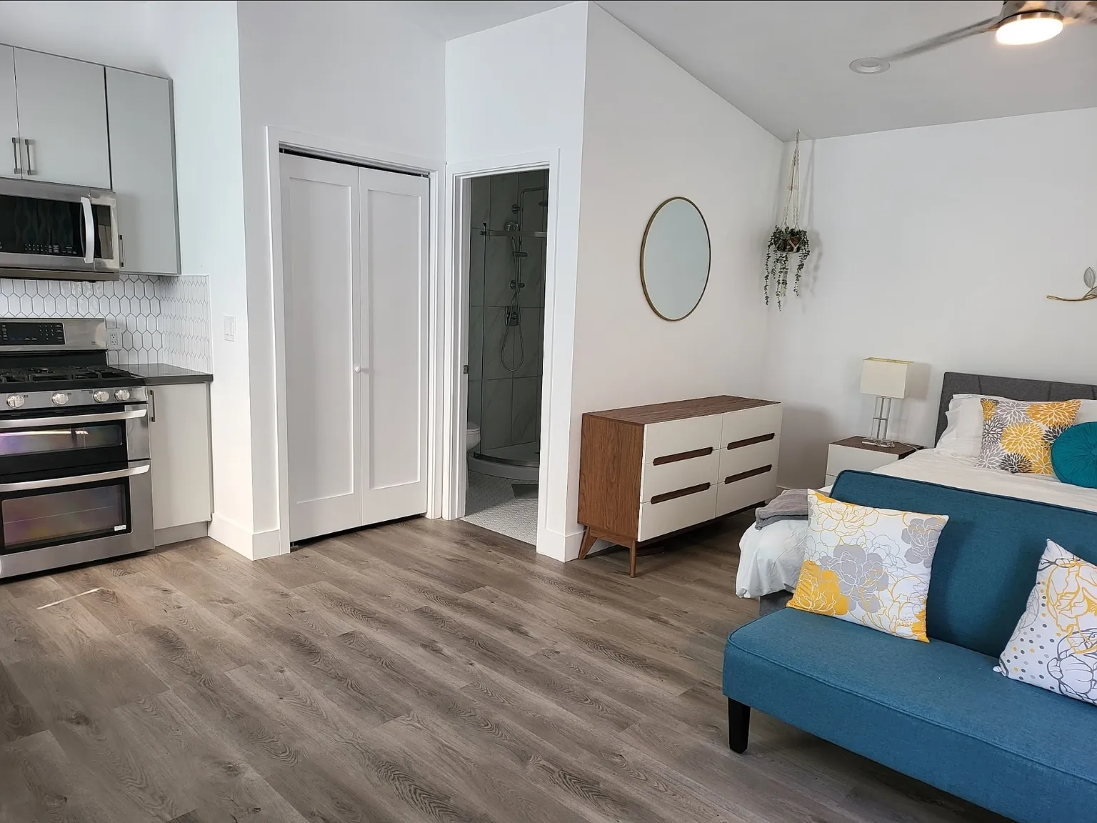 Studio, 400 sqft, $2,500 — Photo 3