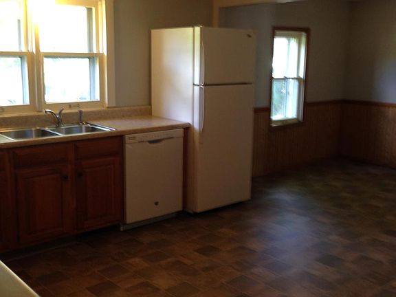 spacious newly remodeled kitchen