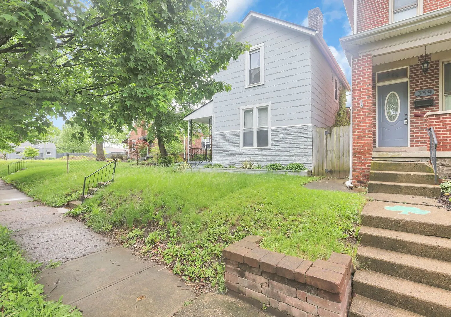 341 E Markison Ave — Photo 4
