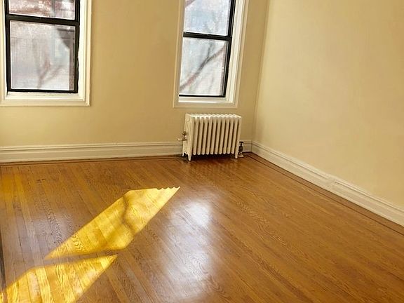 4th image of 3206 47th St APT 6F