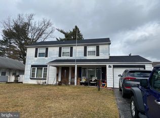 27 Pensdale Ln, Willingboro, NJ 08046