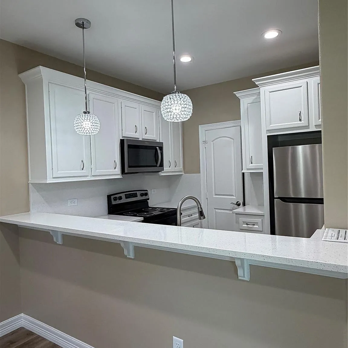 3 bed, 2.0 bath, 1434 sqft, $2,200 — Photo 3