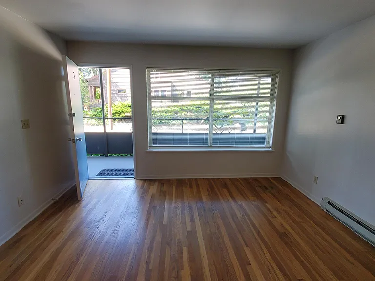 1201 NE 52nd St #8 — Photo 8