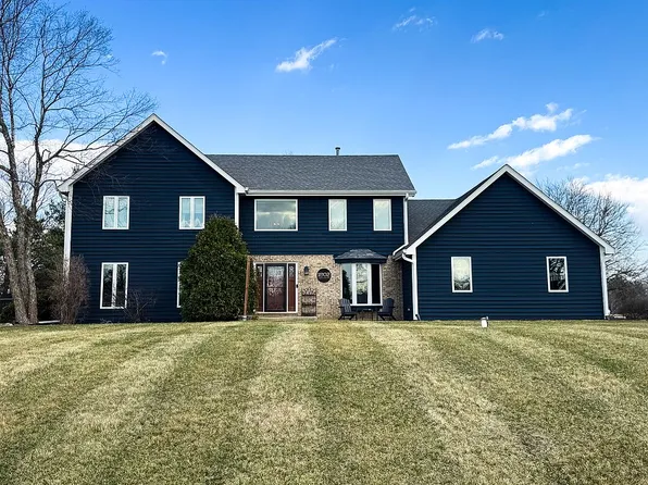 1802 W Cobblestone Ln, McHenry, IL 60051