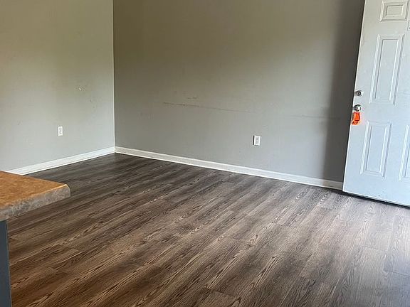 4th image of 430 Country Lane Dr #35