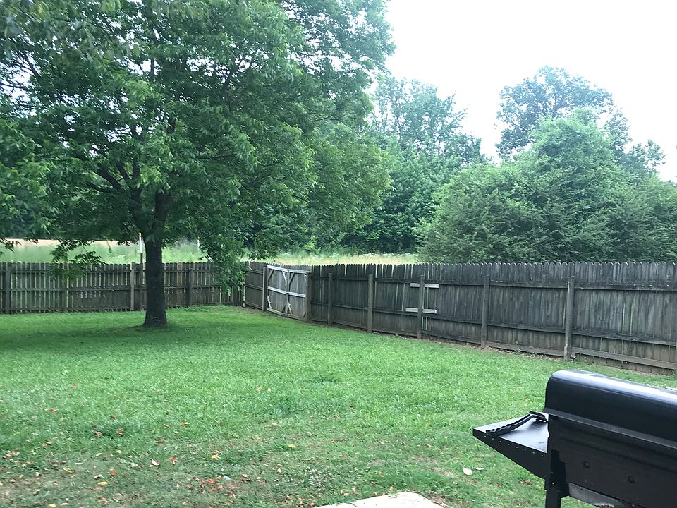 2nd image of 1006 Cherry Tree Ln