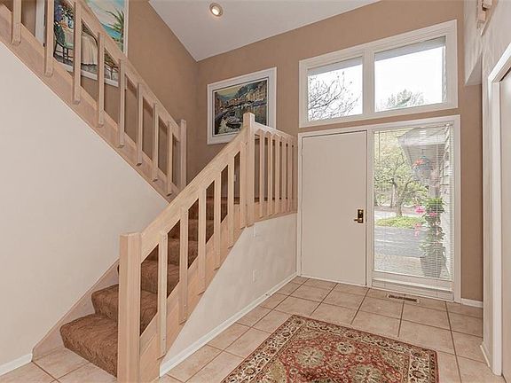 3rd image of 2 Strawbridge Ct