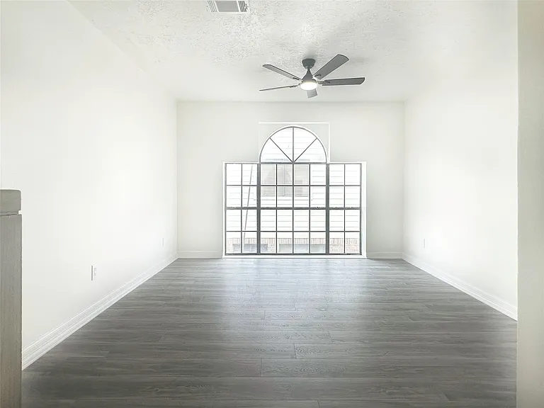 9843 Stableway Dr — Photo 17