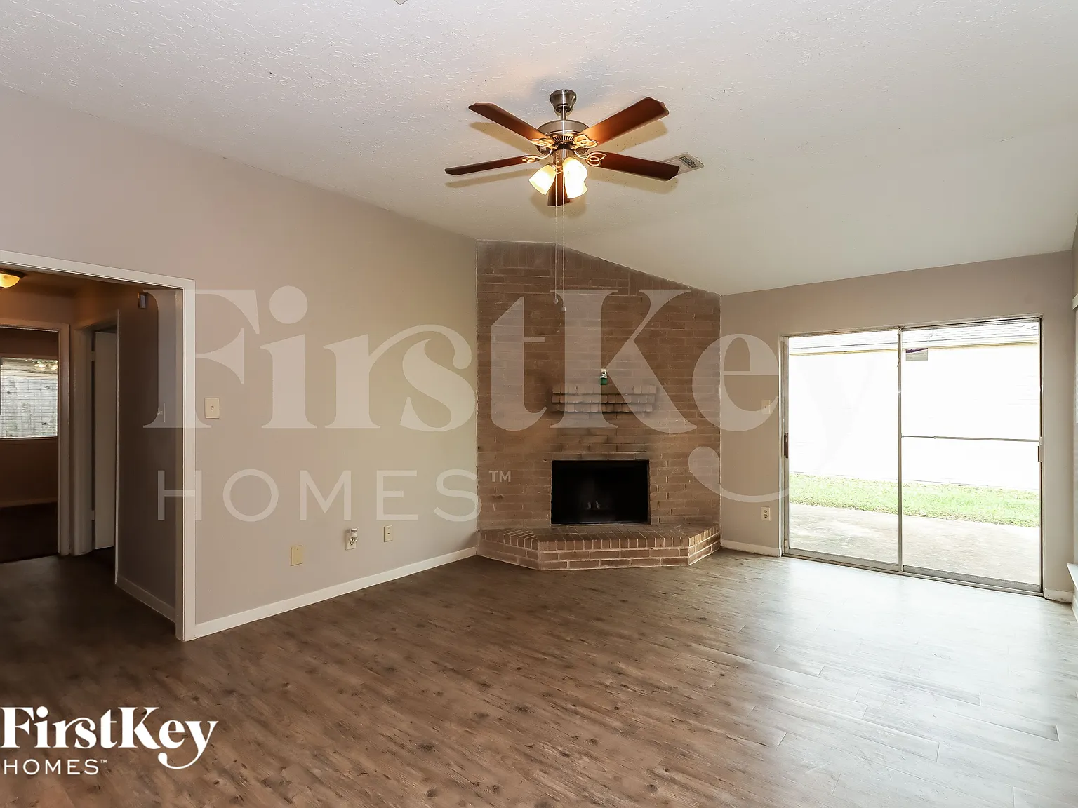 3 bed, 2.0 bath, 1318 sqft, $1,535 — Photo 3