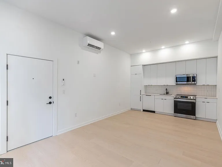 2414 Frankford Ave #2R — Photo 2