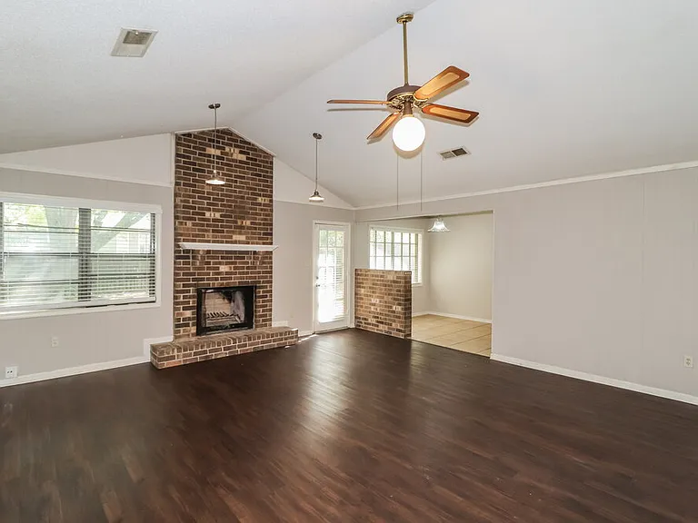 7261 Hollorn Ln — Photo 5
