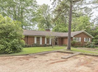 1109 Robinhood Rd, Starkville, MS 39759