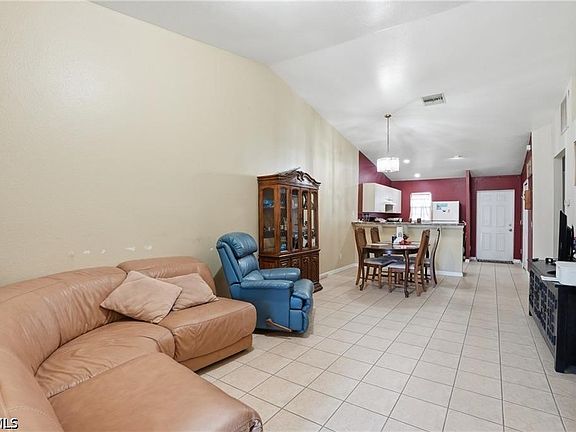 3rd image of 4741/4743 27th St SW