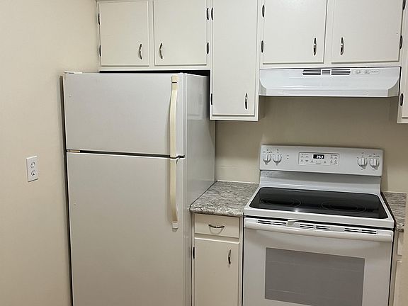 3rd image of 2704 Cypress Way Unit 4
