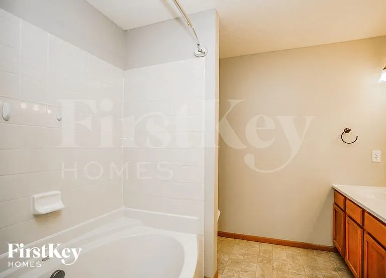 5435 Dietrich Ave — Photo 11
