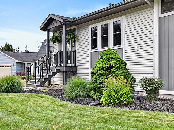 5th image of 1329 Dewberry Ct NE