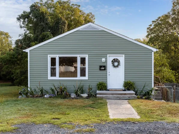 911 Bridge Ave, Waynesboro, VA 22980