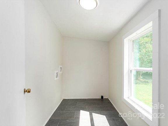 4th image of 417 Beech St