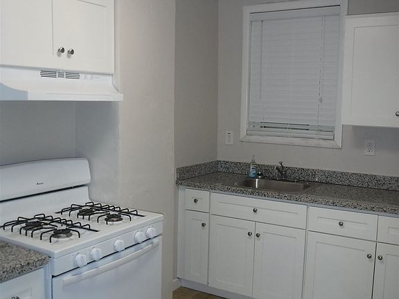 3rd image of 1307 G St APT 5