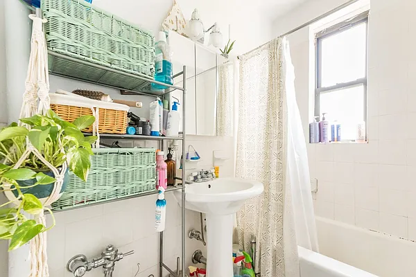 Rented by Modern Spaces | media 39