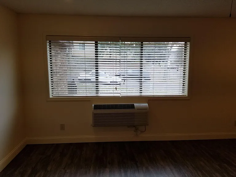 1975 Wilson Ave #8 — Photo 18