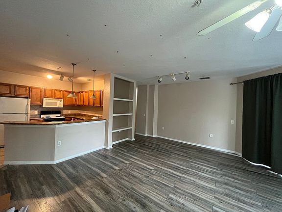 3rd image of 6169 Metrowest Blvd Unit 207
