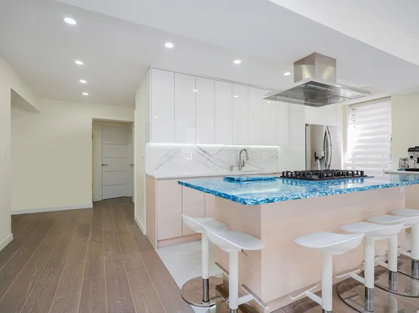 1213 Avenue Z image 1 of 40