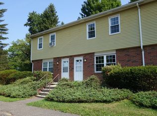 252 West St APT 2, Amherst, MA 01002