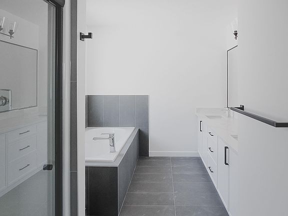 5th image of 167 Starling Way