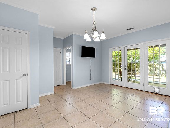 2nd image of 954 Louise Ave