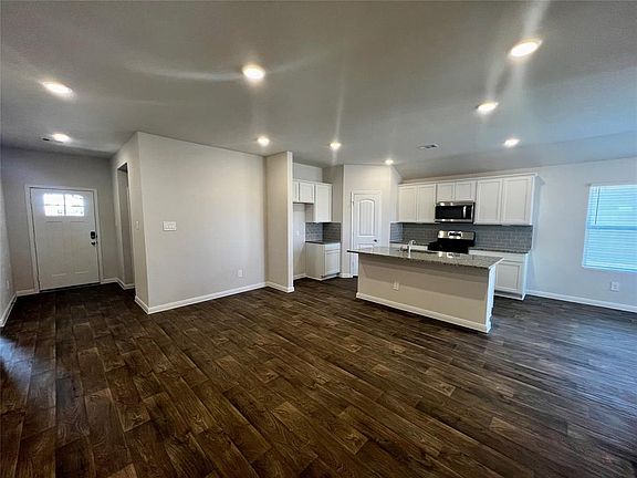 4th image of 320 Belmont Pl