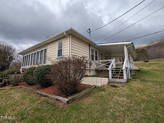 5th image of 435 Dogwood St