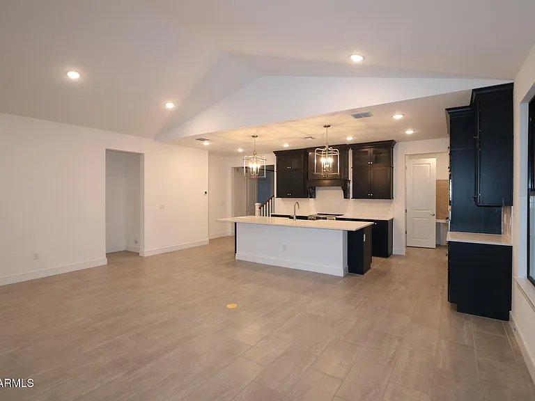 1063 E Zion Way — Photo 7