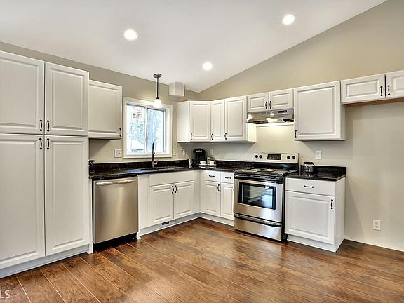 2nd image of 6 Buckthorn Dr