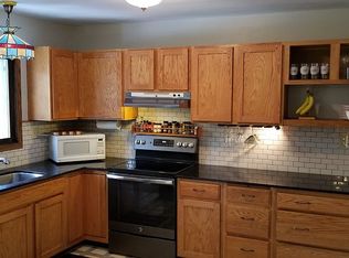 220 Willow Ct, Hartland, WI 53029