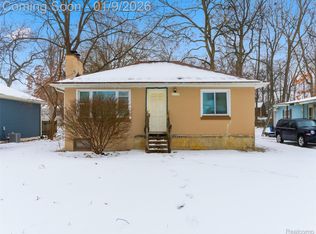 4350 Lotus Dr, Waterford, MI