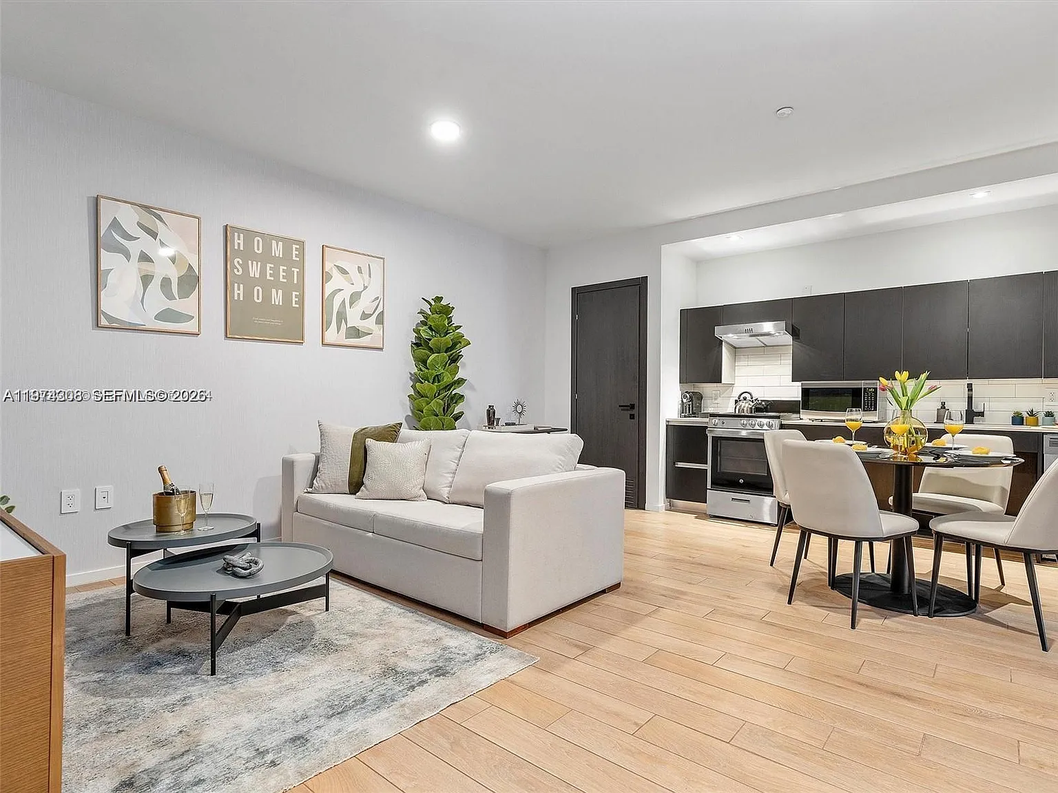 1 bed, 560 sqft, $3,500 — Photo 3