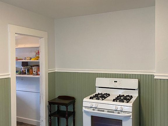 4th image of 153 Newbury Ave